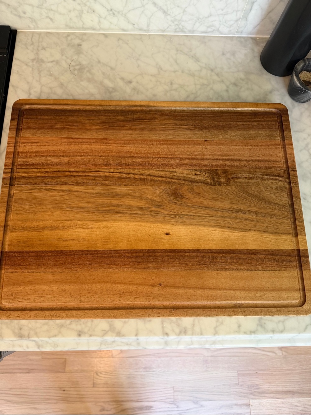 NWT Acacia Wood Cutting Board - Picture 2 of 3